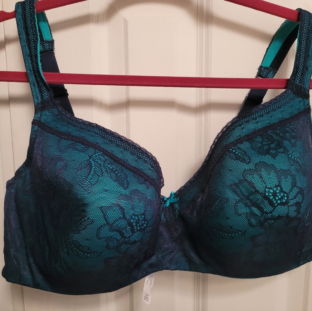 Cacique bra size 44D